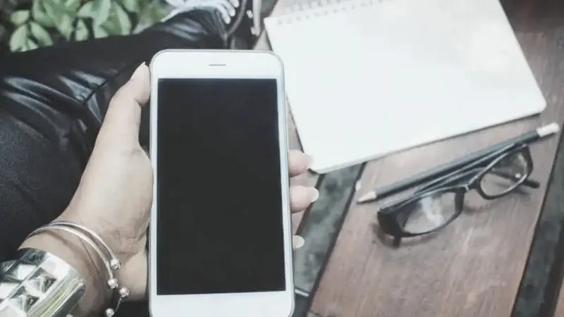 Czy muszę odbierać prywatny telefon od pracodawcy? Praktyczne porady i informacje