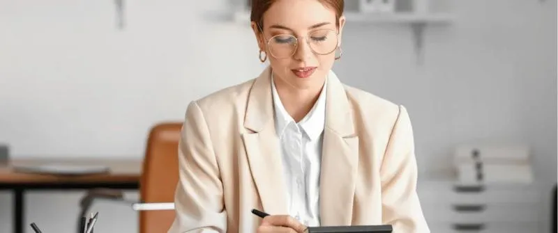 Jak skutecznie obliczyć wynagrodzenie zmienne członka zarządu?