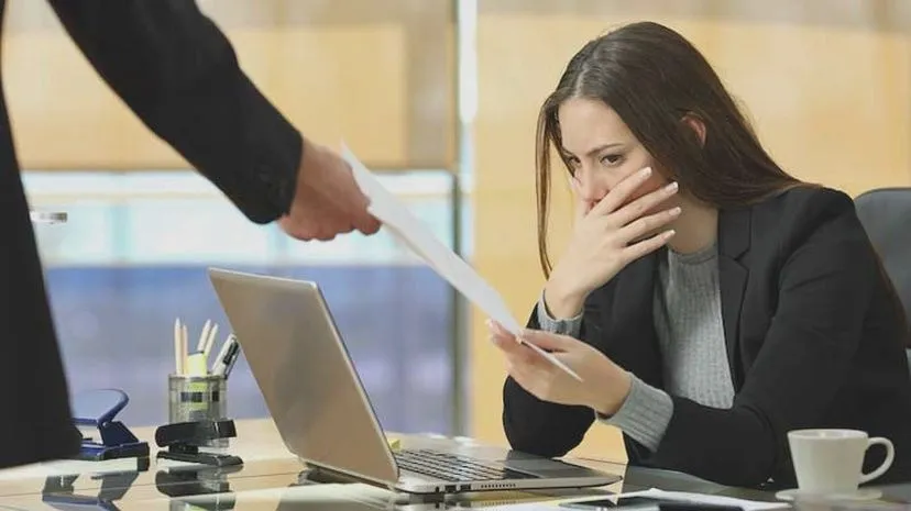 Kiedy można zwolnić pracownika na czas nieokreślony? Warunki zgodnego z prawem wypowiedzenia